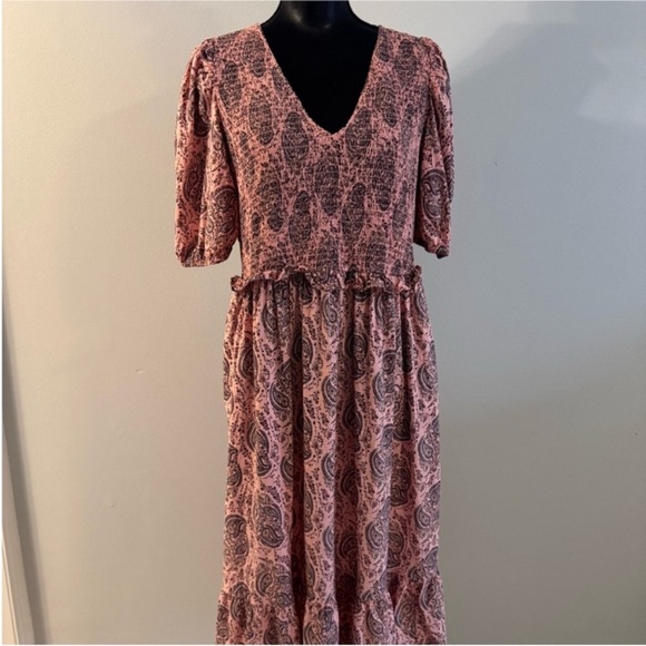 Universal Thread Dresses & Skirts - Universal Women’s Elegant Pink Paisley Mini Sundress Size L